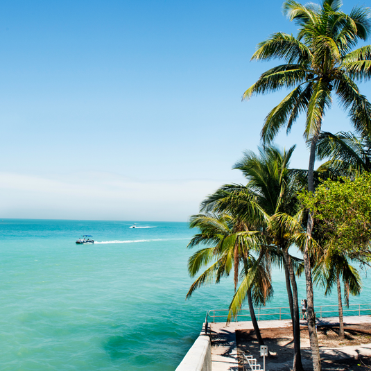Setting Up a Florida Pontoon for Year Round Entertaining